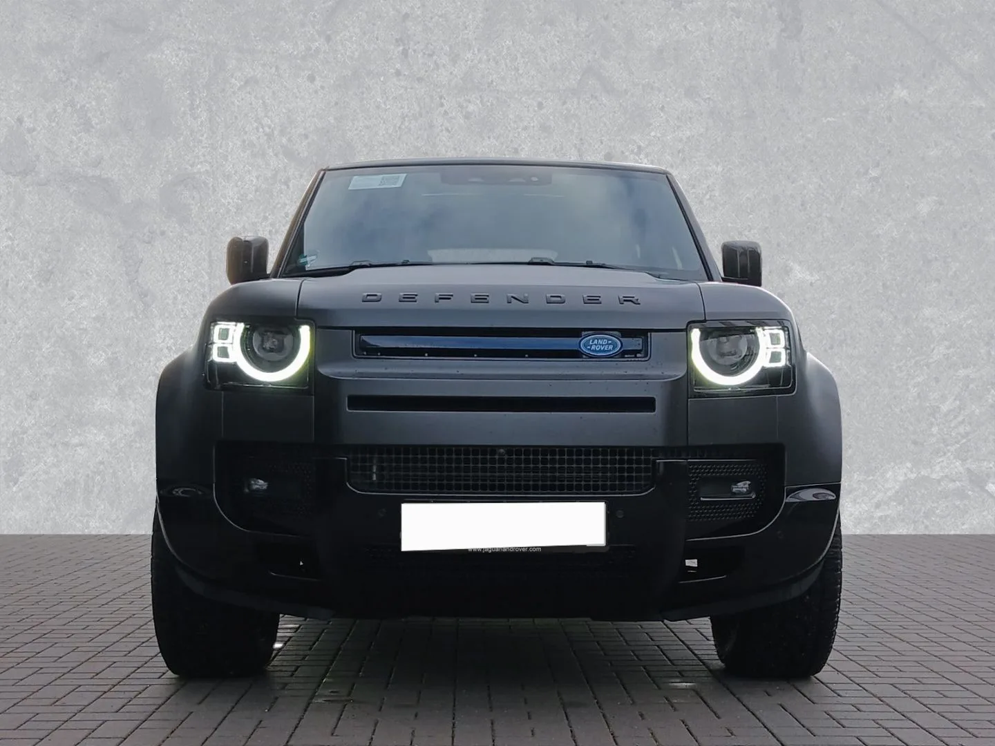 Land Rover Defender 110 D250 X-Dynamic HSE AHK, in Seidenma 2024