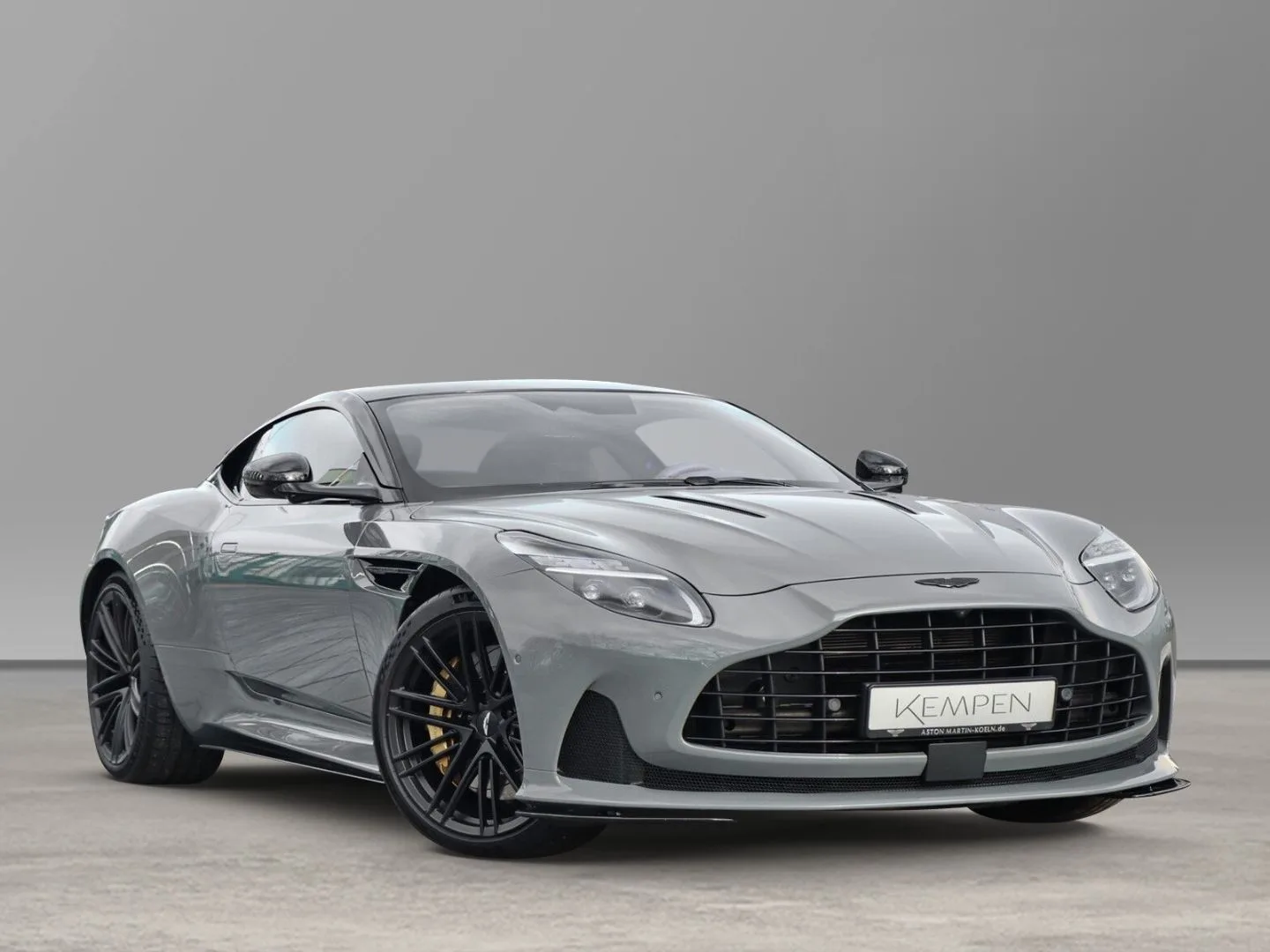 Aston Martin DB12 China Grey Oxford Tan nur 10500km 2024
