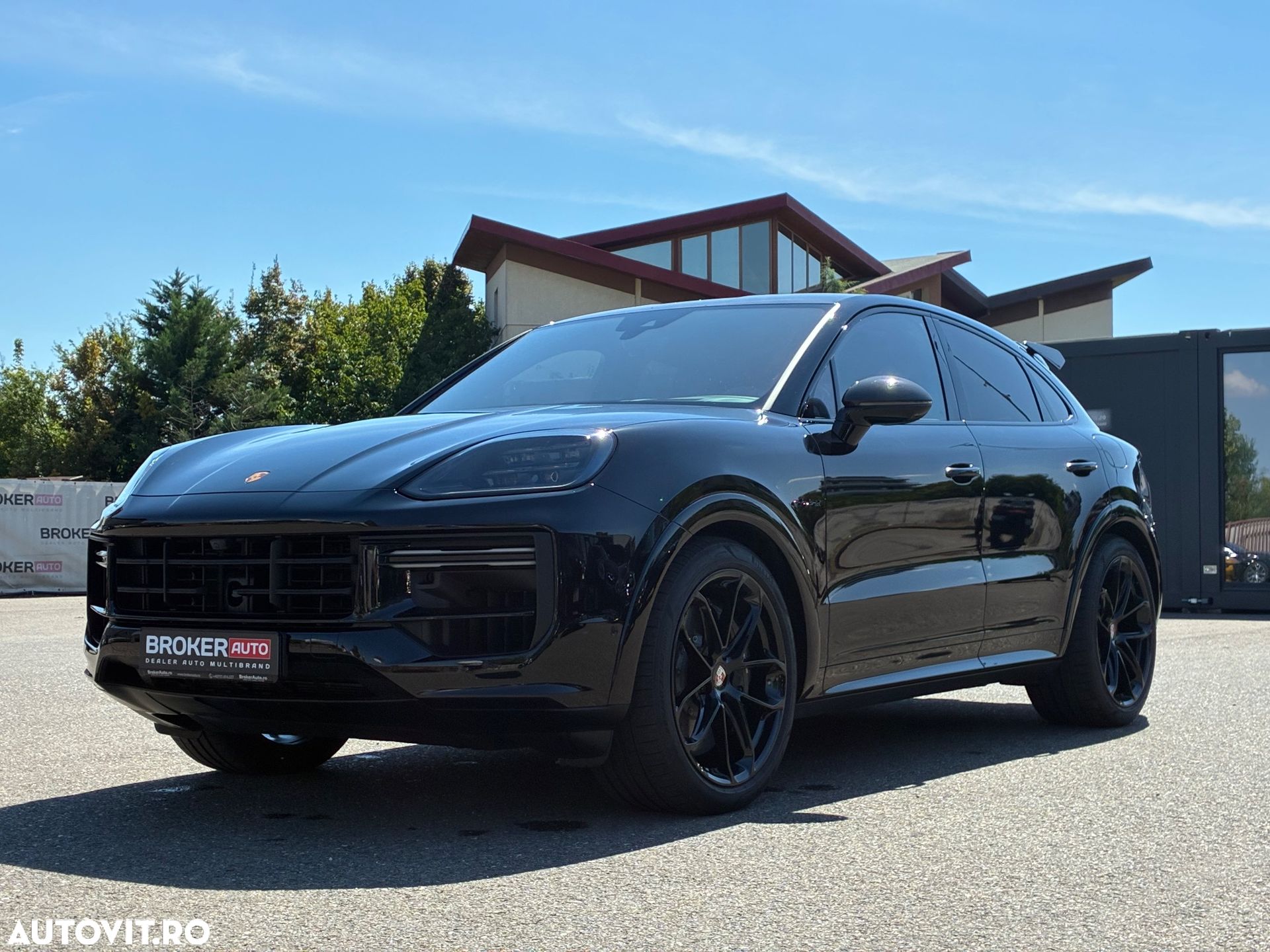 Porsche Cayenne Coupe Turbo E-Hybrid cu pachet GT 2025